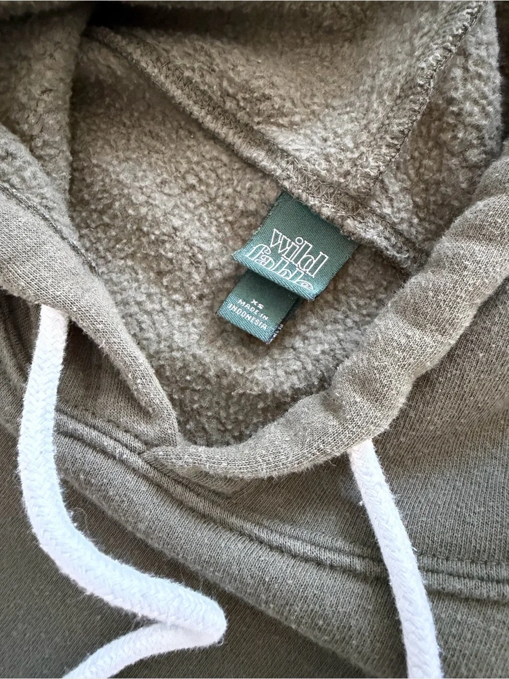 Cropped Olive Green Hoodie with Drawstring - Picture 2 of 4